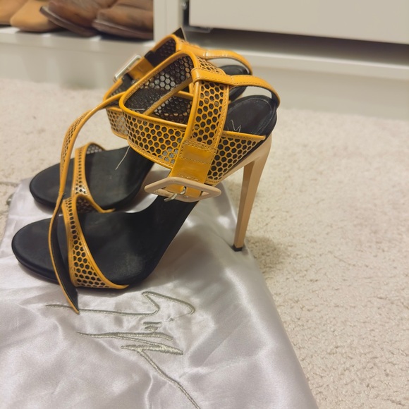 🛑SOLD🛑Giuseppe Zanotti strapped high heel - Picture 2 of 4